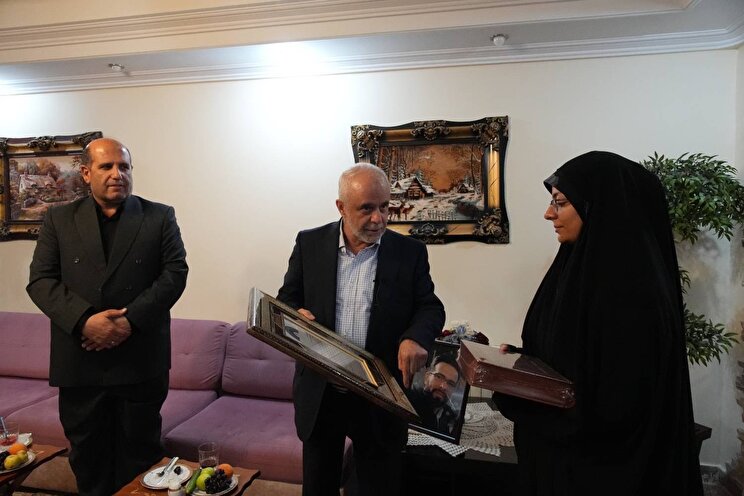 دیدار رئیس بنیاد شهید و امور ایثارگران با خانواده شهید «مجتبی ملکی»/ تصاویر