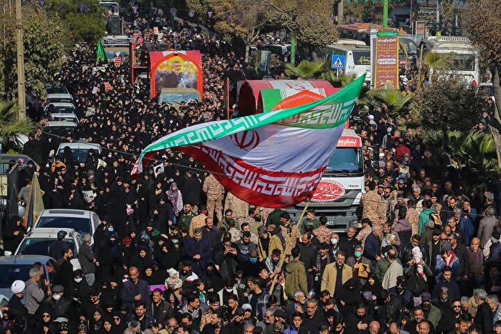 اصفهان در سوگ و افتخار؛ تشییع مادرانه شهدای کاروان اهالی بهشت