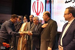 نخستین یادواره ملی شهدای بنیاد شهید و امور ایثارگران برگزار شد + تجلیل از خانواده‌های شهدا