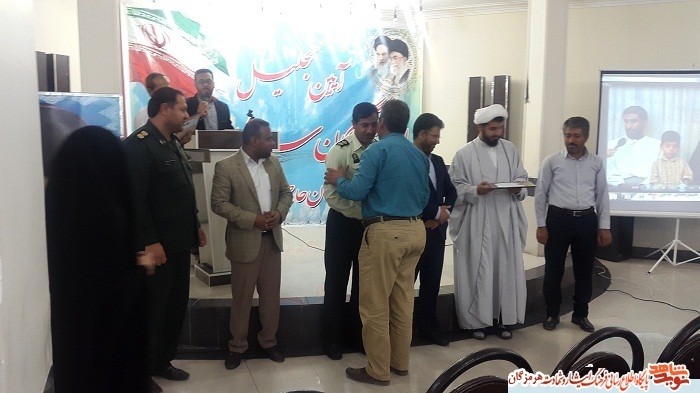 تجلیل از آزادگان حاجی آباد 