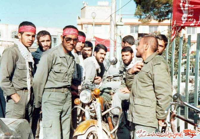 از چپ: محمد منصوری- رضا میرزایی - داود مبارک آبادی - شهید غلام حسین فتحی - اسماعیل نادری - شهید حسین غیاث آبادی