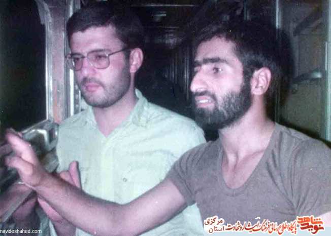 نفر سمت راست: شهید اکبر محمدی