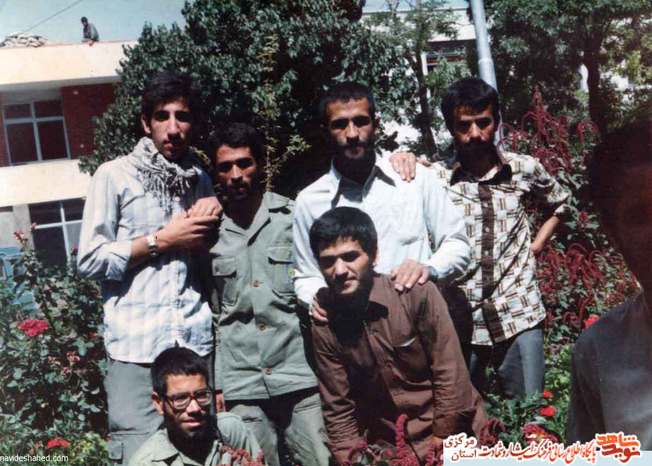 از چپ: ایستاده: مهدی احمدی -عباس سمیعی - محسن صالحی-محمد رسولی . نشسته: هاشمی - مرتضی کاظمی