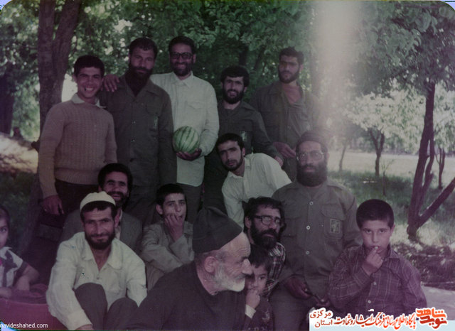 جمعی از جانبازان و پدر شهیدان ثامنی 1361 سپاه اراک