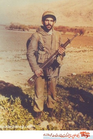 شهید جواد فیاض مهر ششم آذر 1335 درشهرستان کرمانشاه به دنیا آمد. پدرش حسین و مادرش مهرانگیز نام داشت. تا پایان دوره کارشناسي در رشته برق درس خواند. به عنوان پاسدار در جبهه حضور یافت. دوم بهمن 1362 با سمت جانشین معاونت لجستیک سپاه کرمانشاه در قصرشیرین توسط نیروهاي عراقي بر اثر اصابت ترکش به دست و سینه، شهید شد. مزار او در گلزار شهداي زادگاهش قرار دارد.