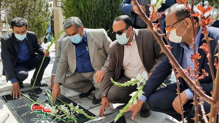 گلباران قبور شهدای بمباران هوایی شهرکرد