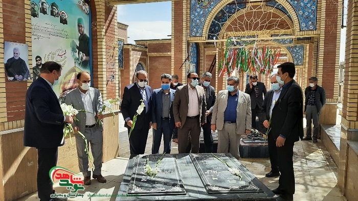 گلباران قبور شهدای بمباران هوایی شهرکرد