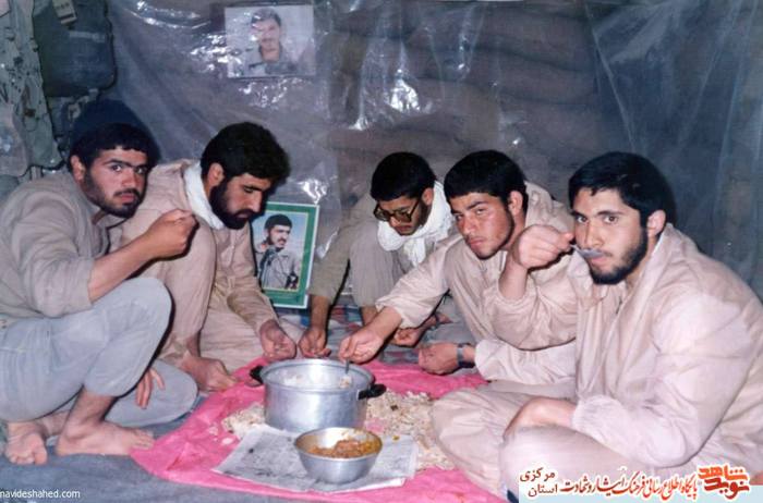 از چپ : سید حسن شریفی - حسین آبائی - شهید محمد حسنی - داود ترابی - شهید ابوالفضل اسدی