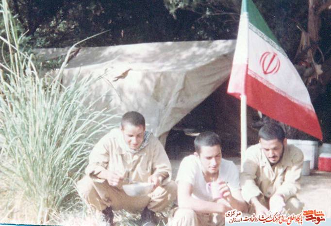 از چپ : شهید ابوالقاسم زینعلی - محسن ربیعی - فرج اله باقری 