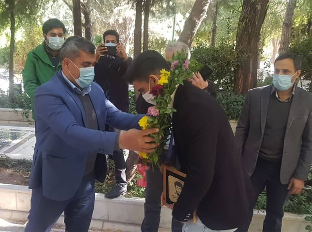 مراسم اهداء مدال برنز تکواندو آسیا هادی خالقیان به خانواده شهید غنیمت‌پور - هجدهم آبان‌ماه شاهرود