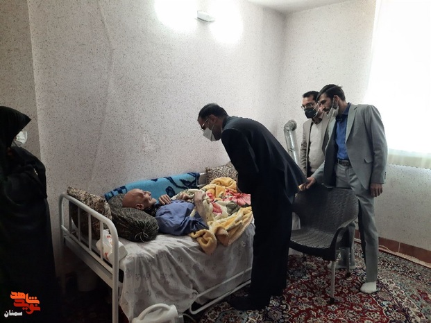 دیدار مدیرکل بنیاد شهید استان سمنان با جانباز گرانقدر ۲۵ درصد حسین جندقی - نوزدهم بهمنماه ۱۴۰۰ مهدیشهر