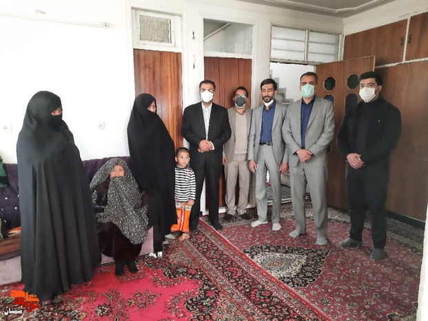 دیدار مدیرکل بنیاد شهید استان سمنان با مادر گرامی شهید گرانقدر مدافع حرم علیرضا کریمی - نوزدهم بهمنماه ۱۴۰۰ مهدیشهر