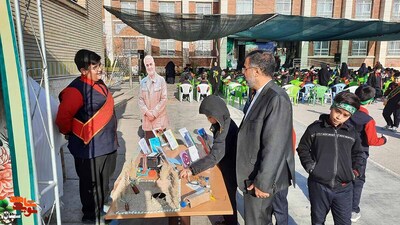 آیین زنگ مقاومت به مناسبت سالگرد شهادت حاج قاسم سلیمانی- سیزدهم دی‌ماه ۱۴۰۲ مدرسه ابتدایی پسرانه شاهد شهرستان سمنان