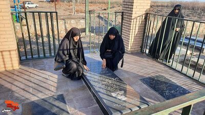 زیارت دورهای جمعی از مروجان فرهنگ ایثار و شهادت- بیست و چهارم اسفندماه ۱۴۰۲ گلزار شهدای روستای صوفیآباد