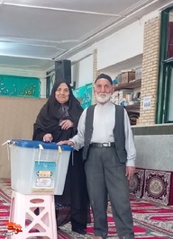 والدین شهید صفاری