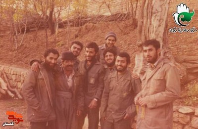 شهید «عبداله جمال لیوانی» نفر اول سمت چپ